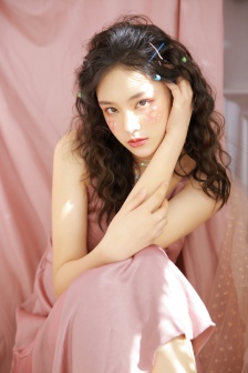 女大学生的美发沙龙